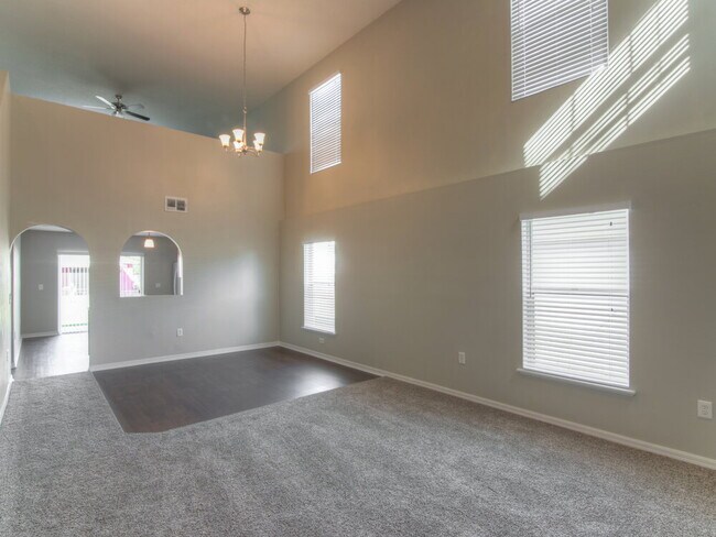 3667 Queens Cove Blvd in Winter Haven, FL - Building Photo - Building Photo