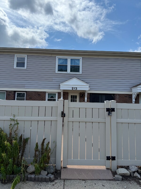 213 Frederick Pl in Wood Dale, IL - Building Photo - Building Photo
