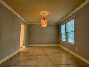 9910 Farrell Dr in Houston, TX - Foto de edificio - Building Photo