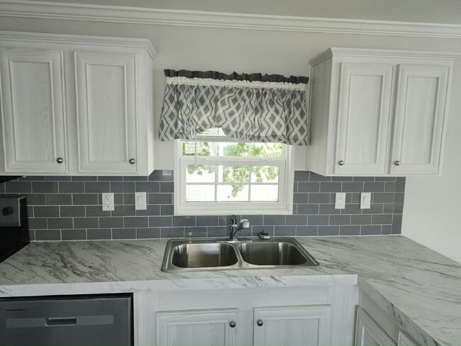 property at 43 Lake Griffin Dr