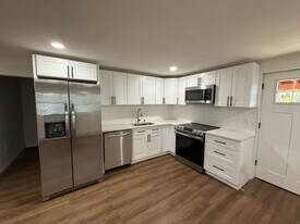 946 Edwards Blvd, Unit 1 Fl in Valley Stream, NY - Building Photo