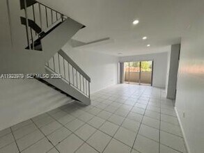 10651 SW 108th Ave in Miami, FL - Building Photo - Building Photo