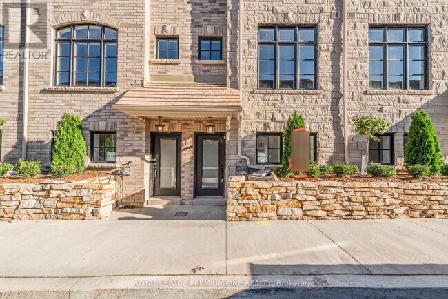 property at 55 Lunar Cres