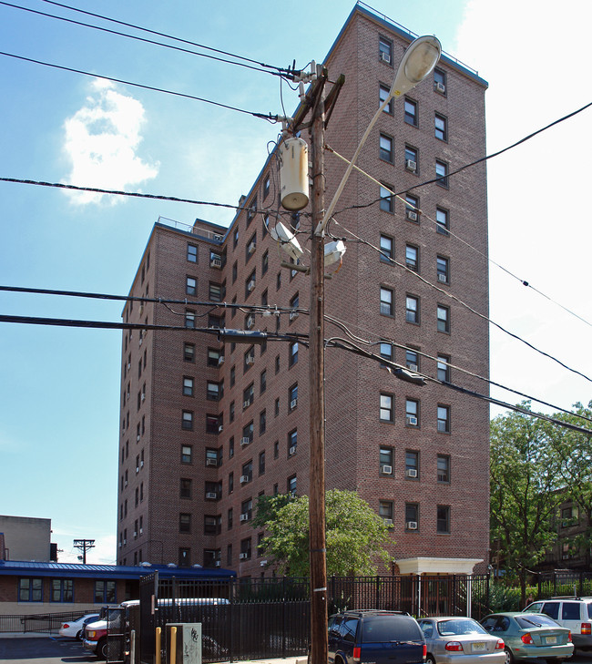 508 52nd St in West New York, NJ - Foto de edificio - Building Photo