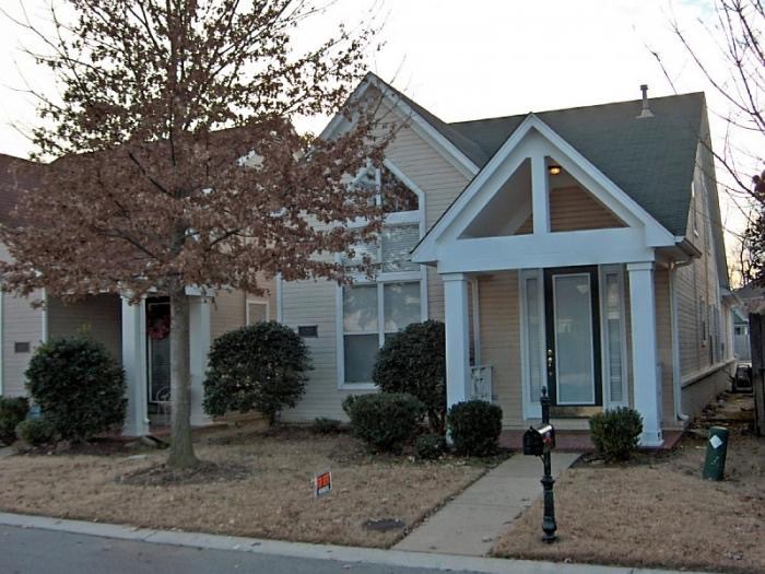 1215 Misty Isle Dr in Memphis, TN - Foto de edificio