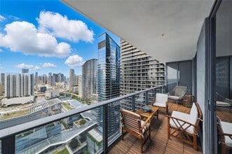 45 SW 9th St, Unit 3309 in Miami, FL - Building Photo - Building Photo
