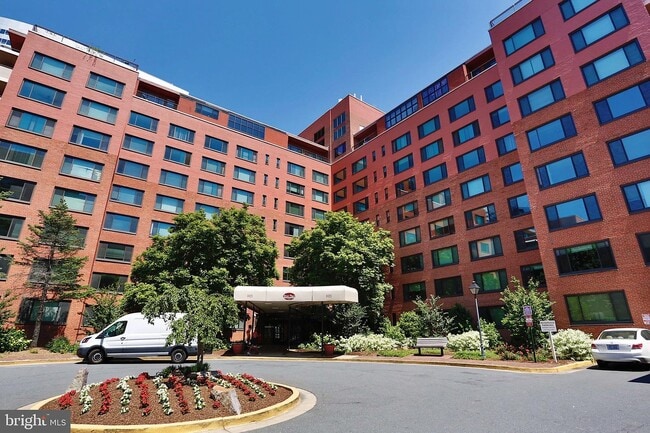 1021 Arlington Blvd, Unit 333 in Arlington, VA - Building Photo - Building Photo