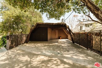 6894 Pacific View Dr in Los Angeles, CA - Building Photo - Building Photo