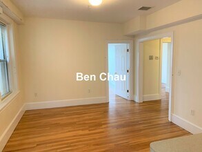 881 Massachusetts Ave, Unit 34B in Cambridge, MA - Foto de edificio - Building Photo