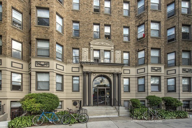 1156 Commonwealth Avenue-Unit -45 in Boston, MA - Building Photo - Building Photo
