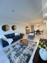 250-181 181 Dr in Sunny Isles Beach, FL - Foto de edificio - Building Photo