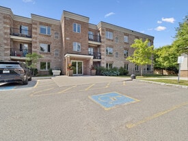 Oakwood Terrace in Barrie, ON - Building Photo