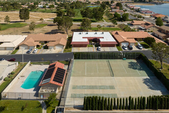 Fairway Court in Helendale, CA - Foto de edificio - Building Photo