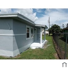 238 NW 11th Ave in South Bay, FL - Building Photo - Building Photo