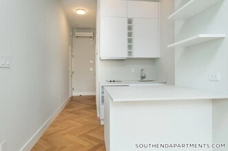 461 Massachusetts Ave, Unit 8 in Boston, MA - Foto de edificio - Building Photo