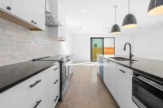 2101 Thrasher Ln in Austin, TX - Building Photo - Building Photo