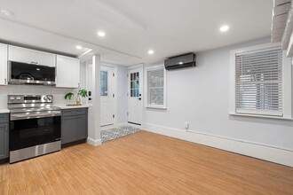 155 Dorchester St, Unit 1 in Boston, MA - Building Photo - Building Photo