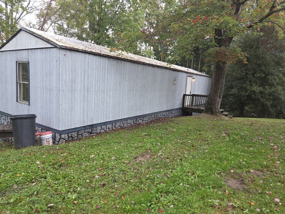 170 Chapel Rd in Crab Orchard, WV - Building Photo