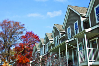 Markham Gardens in Staten Island, NY - Foto de edificio - Building Photo