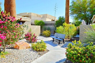 433 Bradshaw E Ln-Unit -53 in Palm Springs, CA - Building Photo - Building Photo