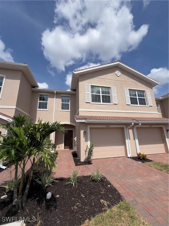 2879 Blossom Wy in Naples, FL - Building Photo