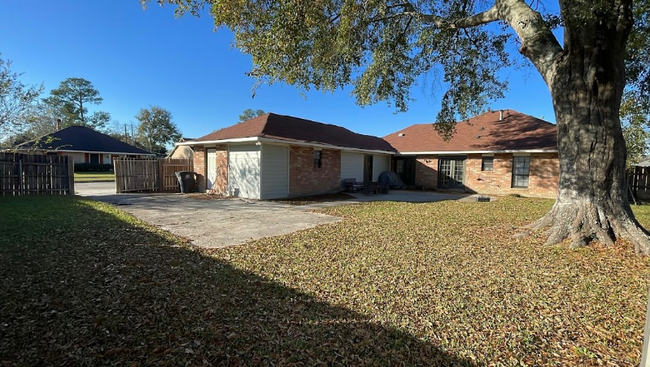 9722 E Swingalong Ave in Baton Rouge, LA - Building Photo - Building Photo