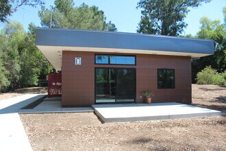 1220 Rancho Dr in Ojai, CA - Building Photo - Building Photo
