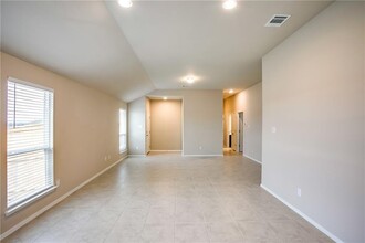 5701 Respinto Dr in Austin, TX - Building Photo - Building Photo