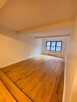 141 E 56th St in New York, NY - Building Photo