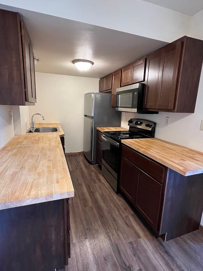 Riverview Tower Apartments in Baraboo, WI - Foto de edificio - Building Photo