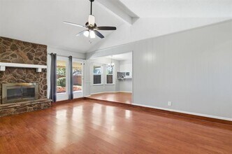 6604 Betty Dr in Watauga, TX - Foto de edificio - Building Photo