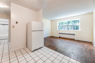 18 Seeley Drive in Toronto, ON - Building Photo - Interior Photo