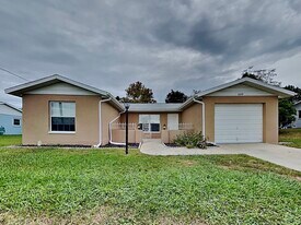 6099 Colchester Ave in Spring Hill, FL - Building Photo