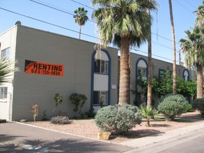 Innsbruck Apartments in Phoenix, AZ - Building Photo - Building Photo