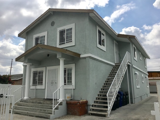 Duplex - East 80th Street in Los Angeles, CA - Building Photo - Building Photo