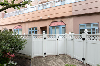 Independence Harbor in Edgewater, NJ - Building Photo - Building Photo