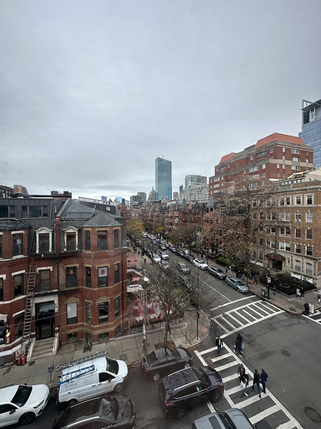 34 Gloucester St, Unit 36-4 in Boston, MA - Building Photo - Building Photo