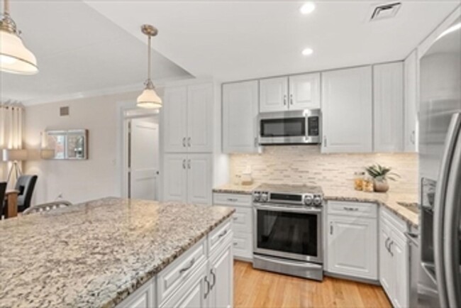 51 John St in Brookline, MA - Building Photo - Building Photo