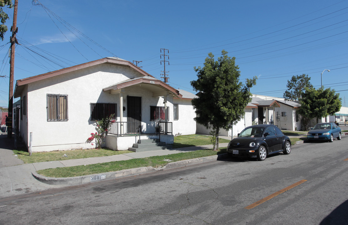 6029-6031 State St in Huntington Park, CA - Foto de edificio