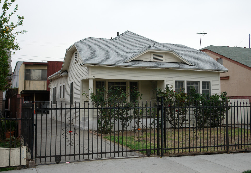 321 N Heliotrope Dr in Los Angeles, CA - Foto de edificio