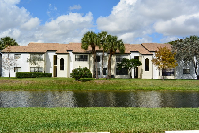 Innovo Living In Sunrise in Sunrise, FL - Building Photo - Building Photo