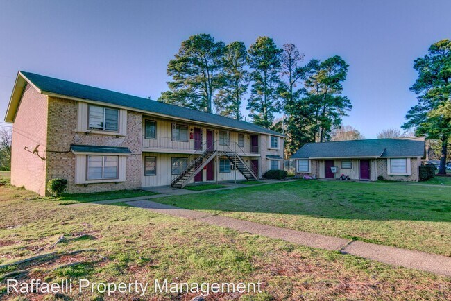 2401 Brookridge Dr in Texarkana, AR - Building Photo - Building Photo