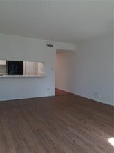 3670 Inverrary Dr in Lauderhill, FL - Building Photo - Building Photo