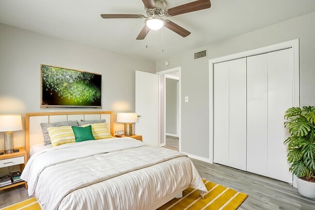 Foxfire Apartment Homes in Denton, TX - Foto de edificio - Building Photo