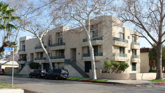 7038 Vesper Ave Apartamentos