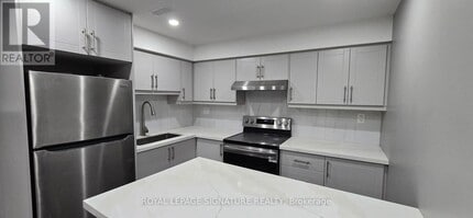 165 Bathgate Dr in Toronto, ON - Building Photo - Building Photo