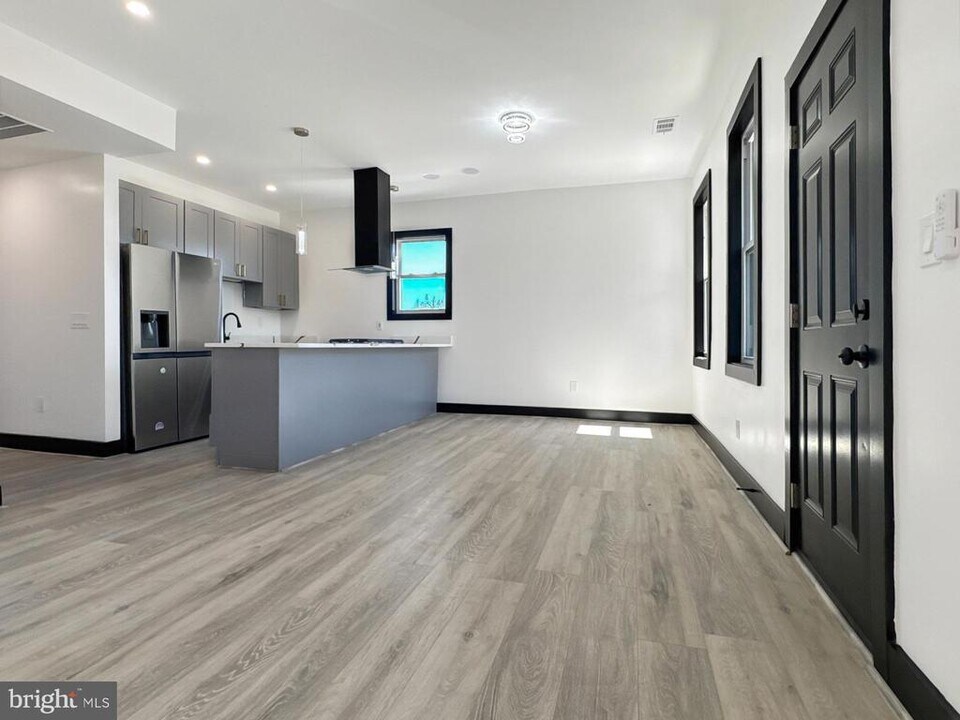 2325 Reisterstown Rd-Unit -B in Baltimore, MD - Building Photo