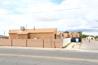 2715 12th St NW in Albuquerque, NM - Building Photo - Building Photo