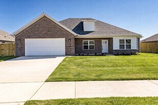 158 N Banner Ave in Farmington, AR - Building Photo