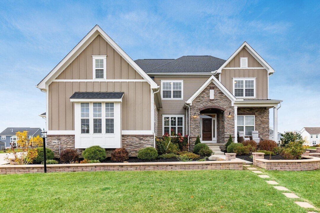 5962 Laurel Ln in Delaware, OH - Building Photo
